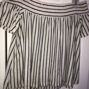 American Eagle off the shoulder Top
